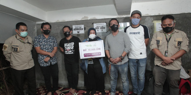 Bersama Peduli Jurnalis, Wali Band Serukan ‘Indonesia Jangan Terserah’