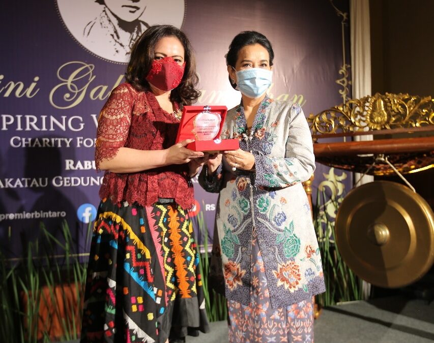 CEO RS Premier Bintaro Raih Anugerah Kartini Inspiratif