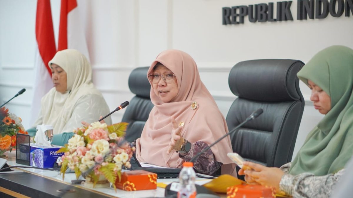 Hadiri Ta’aruf Dan Silaturahmi, Senator Anis  Byarwati Serahkan Bantuan Advokasi Program Sosial Bank Indonesia (PSBI) Non Ekonomi Bagi 17 Lembaga Pendidikan