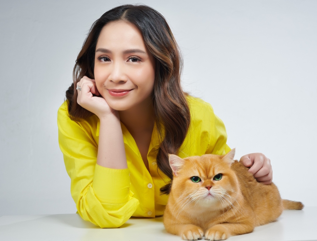 Nagita Slavina Manjakan Kucing Kesayangan Dengan Makanan Bergizi