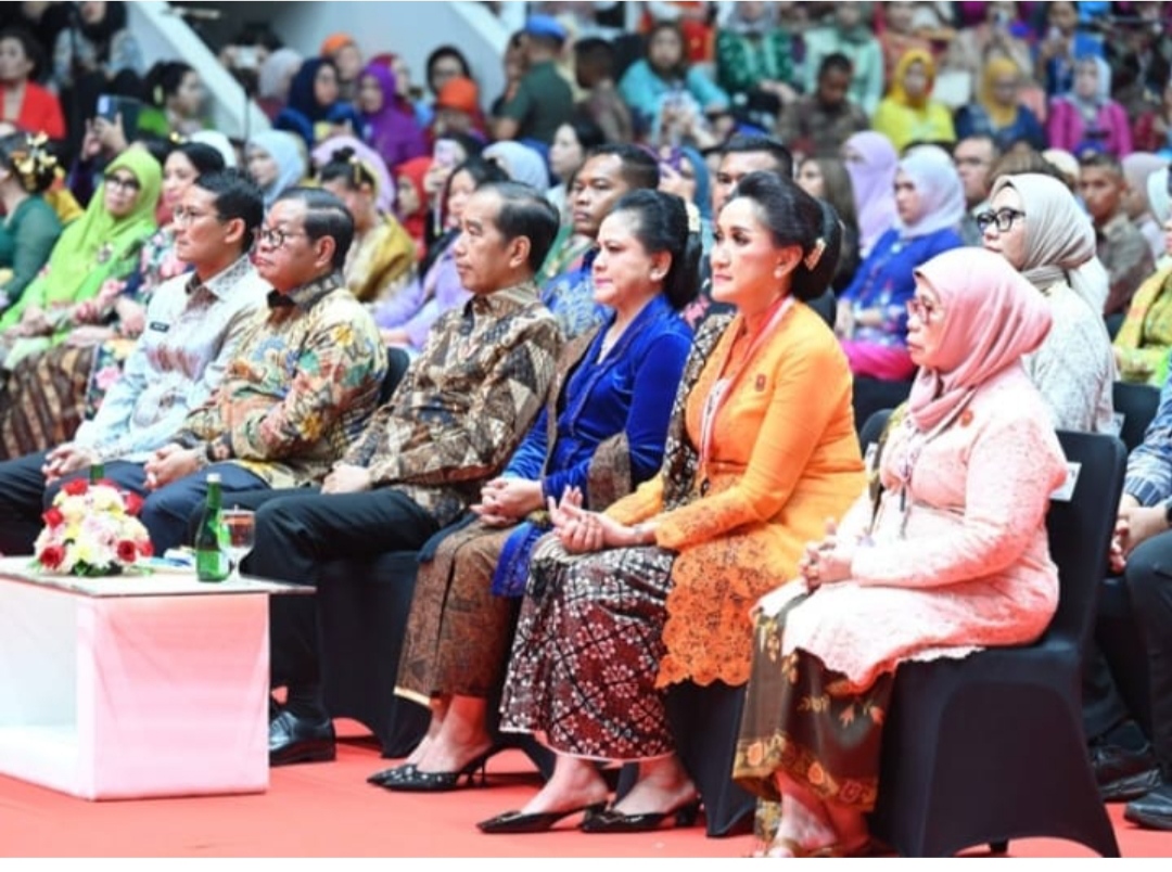 Puncak Peringatan Hari Kebaya Dihadiri 9.250 Perempuan Berkebaya, Giwo Rubianto: Kita Seperti Sedang Mengulang Sejarah