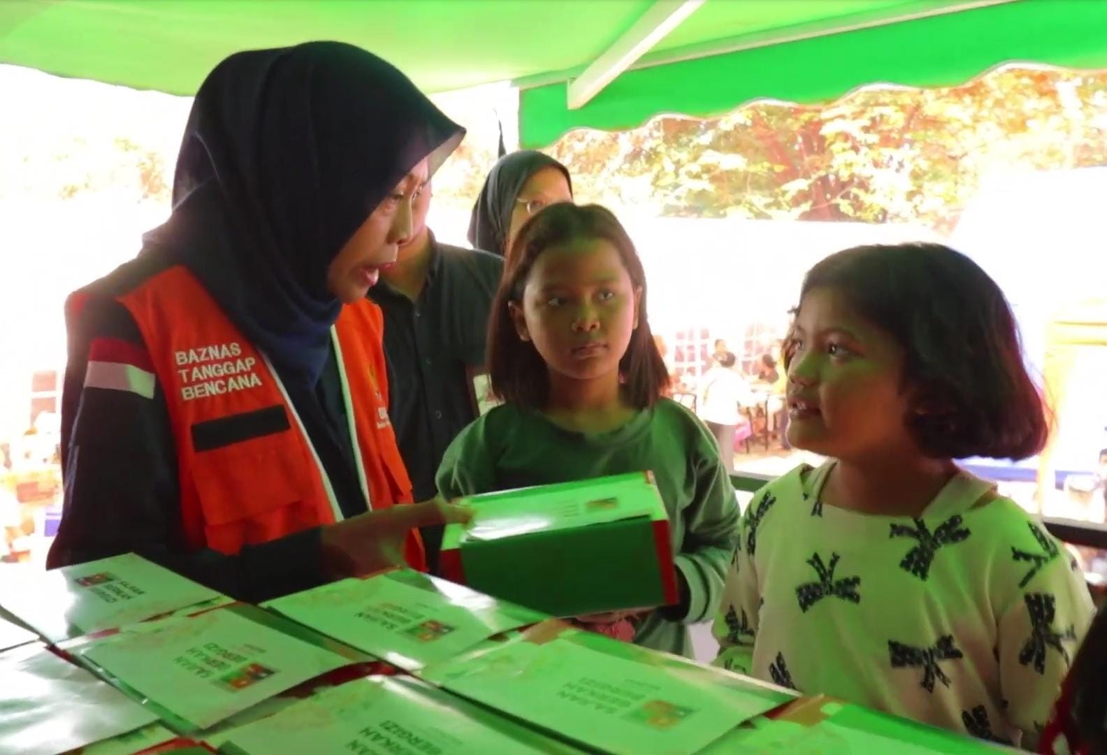 Dirikan Dapur Umum, Baznas RI  Bagikan 4500 Porsi Makanan Untuk Penyintas Kebakaran Manggarai