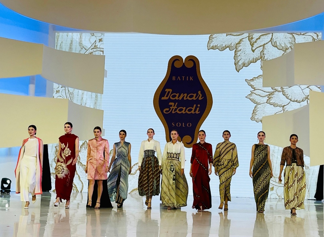 Ramaikan Ajang Fashion Nation, Batik Danar Hadi Tampilkan Koleksi Kembang Parang: Rancangan  Kreativitas Tanpa Batas  Terhadap Motif Dasar Batik  Paling Tua