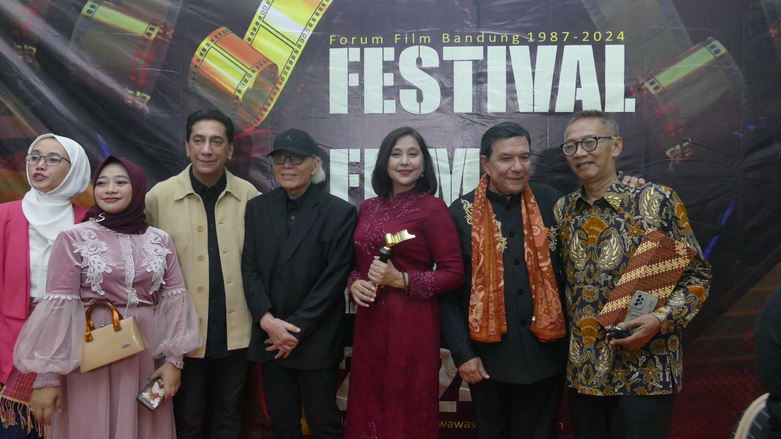 Adu Akting Dengan Artis  Gen Z, Ayu Azhari Raih Penghargaan Pemeran Wanita Terpuji Televisi Festival Film Bandung