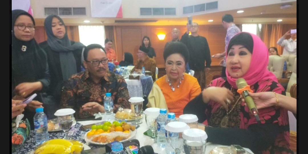 Tokoh Perempuan Dewi Motik Pramono Serahkan 14 Kategori Arsip Pribadi Ke ANRI