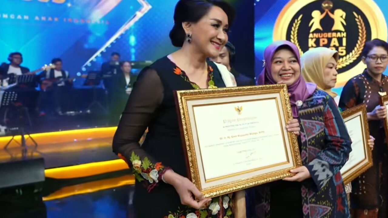 Concern Tebarkan Semangat Perlindungan Anak, Giwo Rubianto Raih Anugerah KPAI 2025