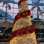 Uniknya  Pohon Natal di Setiabudi One, Dirangkai dari 75 Ribu Botol Air Mineral Bekas